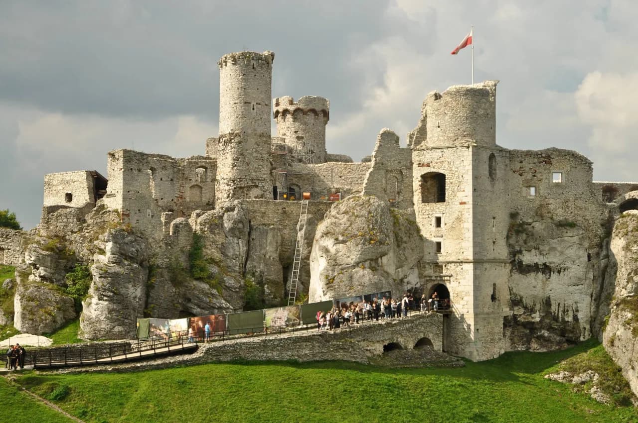 Ogrodzieniec: Zamek, atrakcje i Jura. Twój przewodnik