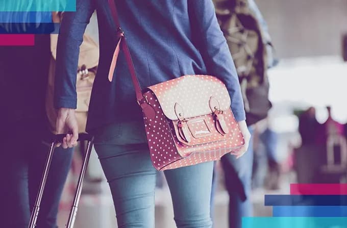 Czego nie wolno w bagażu podręcznym? Uniknij problemów na lotnisku