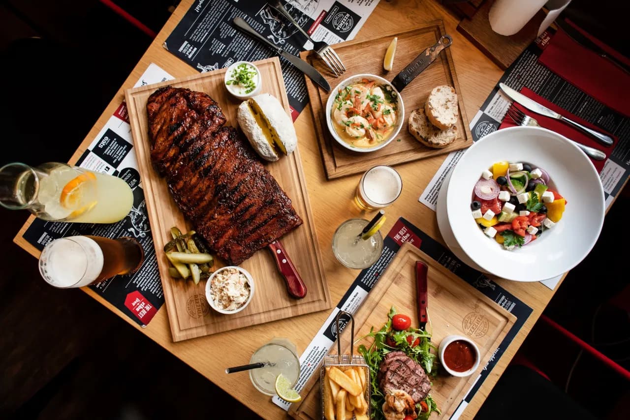 Smaczny Kraków: Najlepsze lokalne przysmaki i restauracje za rozsądne ceny