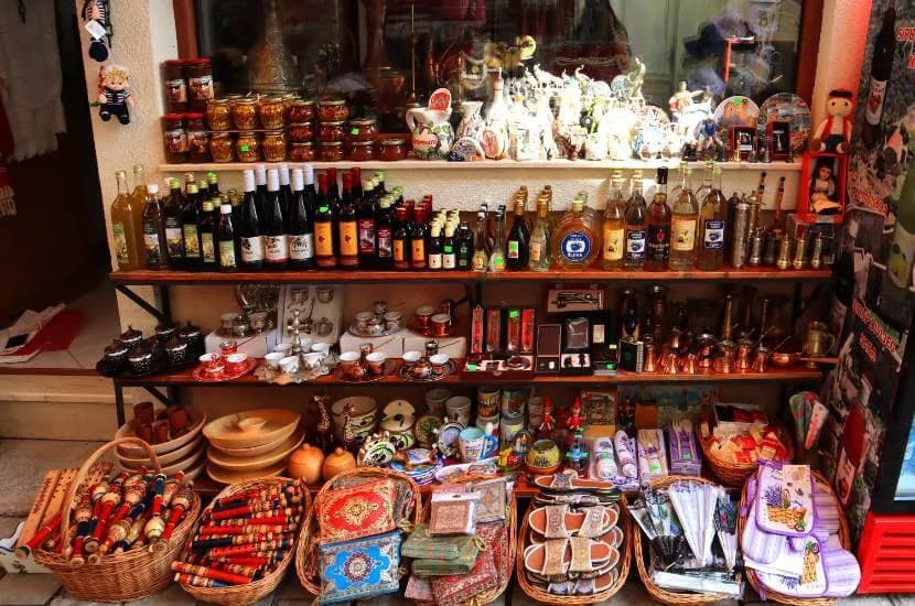 Najlepsze pamiątki z Czarnogóry, które warto przywieźć z podróży