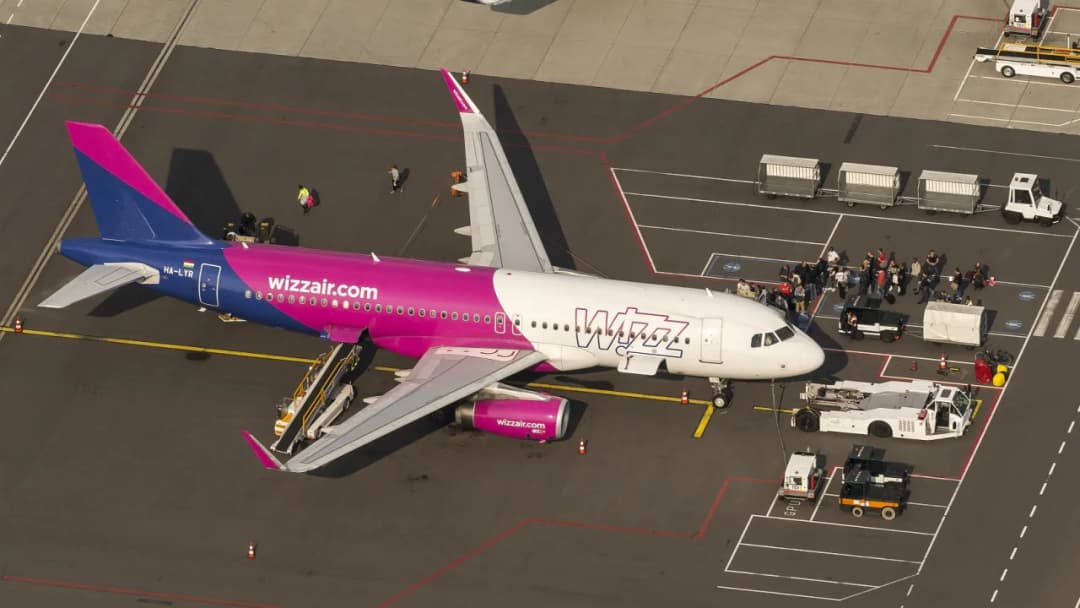 Czy można przewozić alkohol w bagażu rejestrowanym Wizz Air? Oto zasady