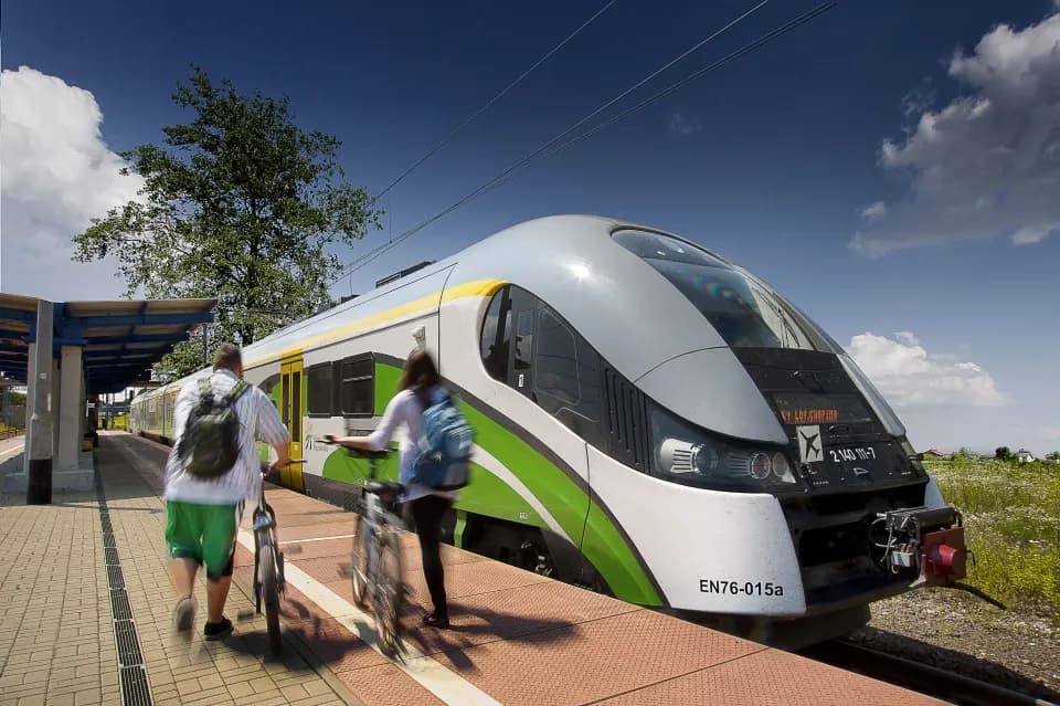 Jak dojechać do lotniska warszawa modlin - tanio i szybko bez stresu