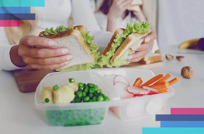 Czy można jedzenie do bagażu podręcznego? Zasady, które musisz znać