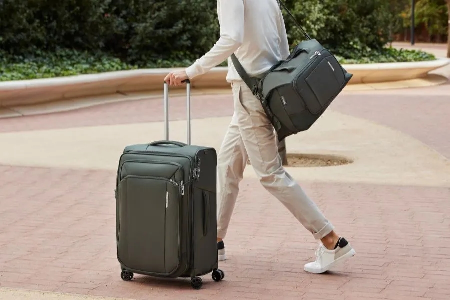 Jak zmierzyć walizkę do samolotu, aby uniknąć problemów z bagażem
