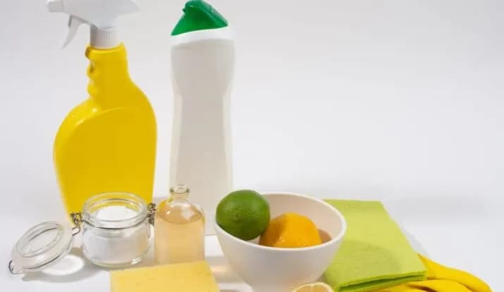 Jak usunąć zapach stęchlizny z walizki - skuteczne sposoby na problem