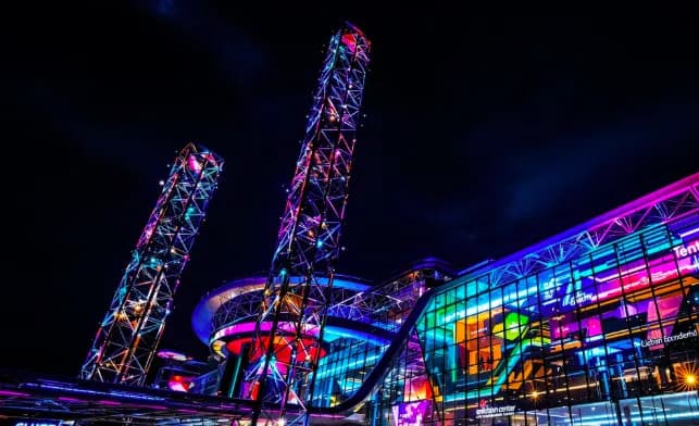 Słynne miejsca rozrywki na całym świecie: od historycznych sal po współczesne cuda architektury