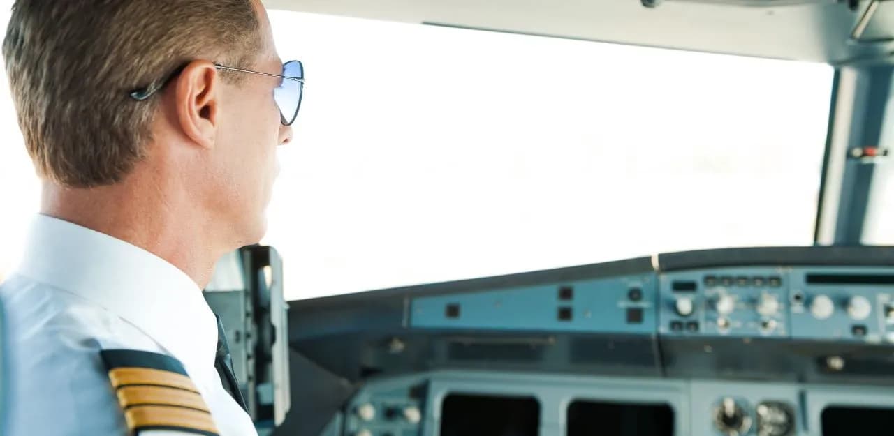 Ile zarabiają piloci Ryanair? Zaskakujące fakty o wynagrodzeniach