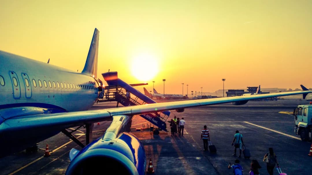 Ile kosztuje przebukowanie biletu lotniczego Ryanair? Uniknij wysokich opłat