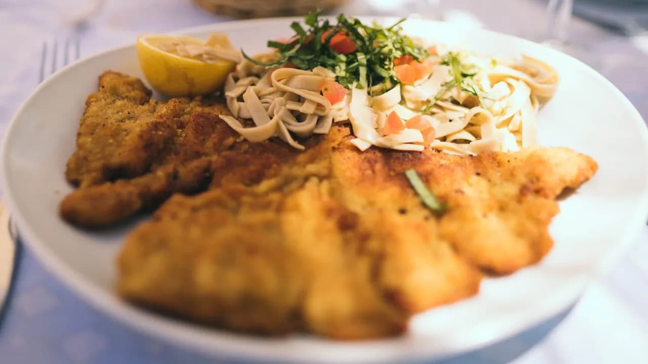 Najlepsze dania Wiednia: Gdzie zjeść i nie przepłacić w stolicy Austrii