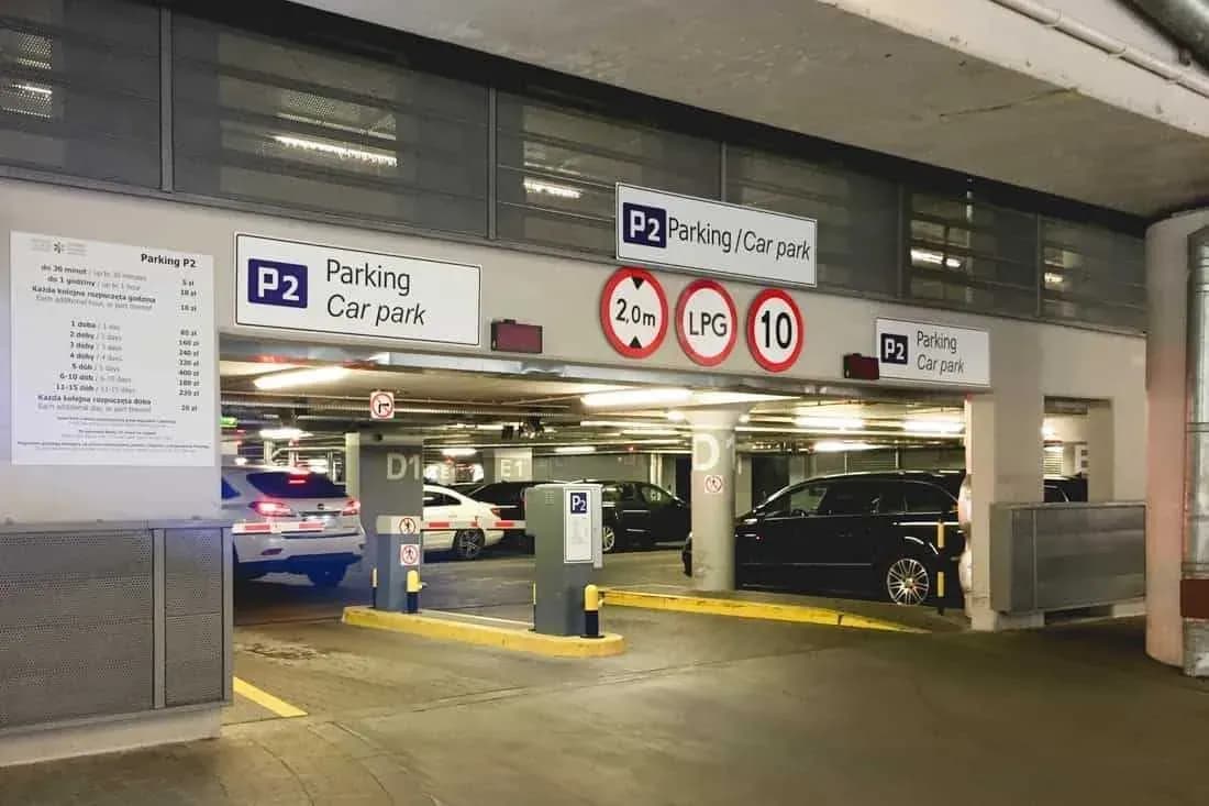 Jak dojechać na parking P2 lotnisko Chopina bez zbędnych problemów