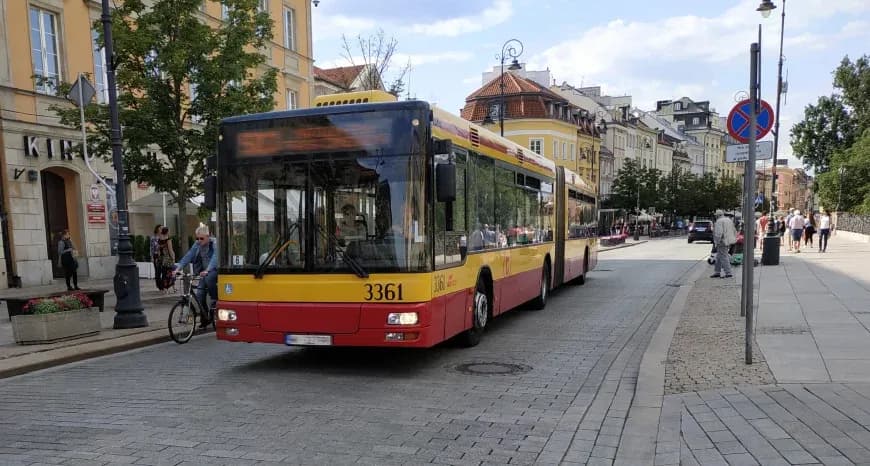 Jak z Warszawy dojechać na lotnisko Modlin - najlepsze sposoby i porady