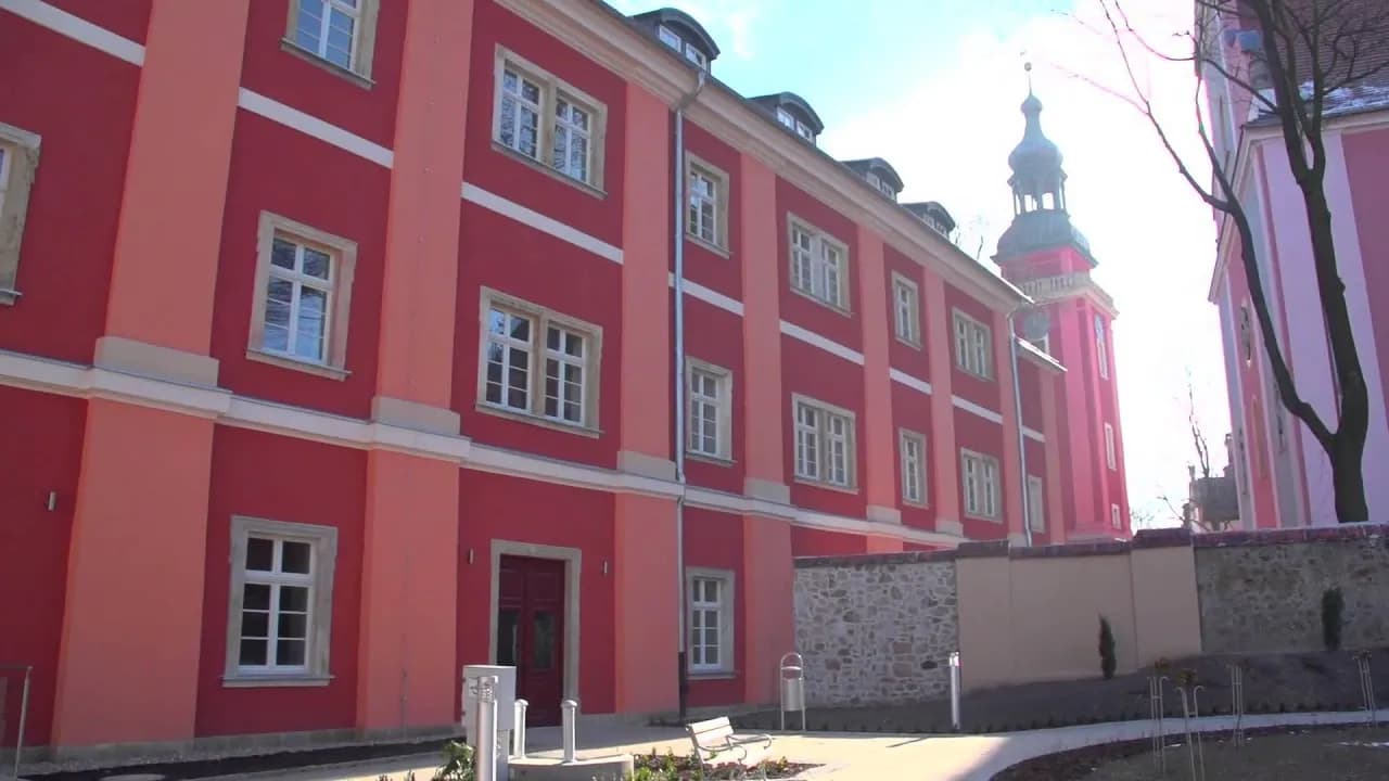 Długi Dom i Cieplice: Jakie są opinie gości i co warto wiedzieć o uzdrowisku