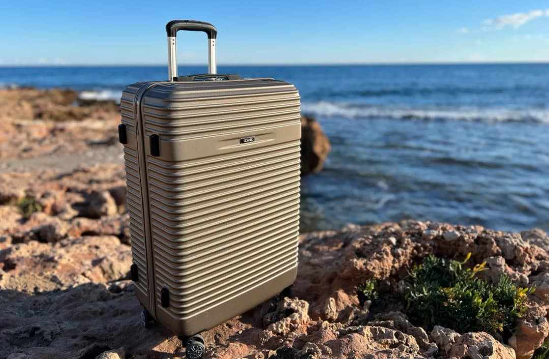 Jaką walizkę do samolotu bagaż rejestrowany wybrać, aby uniknąć problemów?