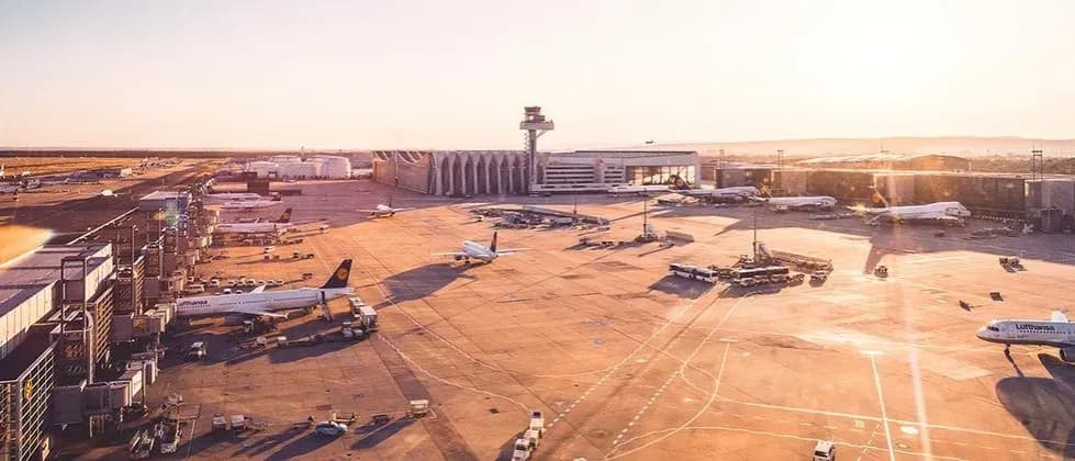 Jak się nie zgubić na lotnisku we Frankfurcie – praktyczne porady